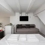 Nest For 2 In Milan Fashion District Via S Cecilia