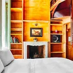 Luxury 4 Bedrooms Apartment