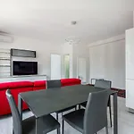 Garibaldi & Gae Aulenti Modern Apt With Private Parking!