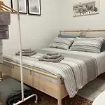Studio 25 Apartment - Near Metro M3