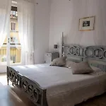 Beautiful Floral Apartment On Navigli