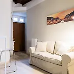 ALTIDO Gracious Navigli Flat