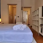 Altido Cosy 2-Bed Flat In Milan\'S Heart