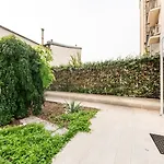 Renovated Apt With Garden & Veranda!