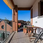 Black & White Flat In Naviglio/ Porta Genova