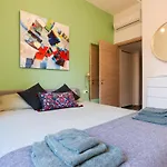 Modern Apartment Close To Shopping District