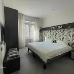 R39 Modern Apartment With Private Parking