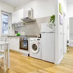 Joivy Warm And Inviting Flat With Balcony