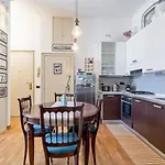 Joivy Warm Flat For 2 In Isola, 10 Min To Centre