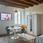 Lovely Flat With Park View