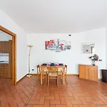 Cozy Apt - Private Parking & Terrace