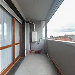 Cozy Apt - Private Parking & Terrace