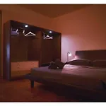 Urban House - Elegant Apartment Brera Milan Center