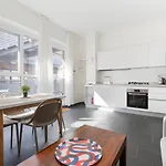 Guesthost - Industrial Design Apt Near M4 Tolstoj