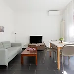 Guesthost - Industrial Design Apt Near M4 Tolstoj