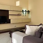 Modern Isola Apartment - Metro & Self-Checkin