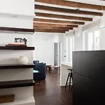 Youhosty - Charming 2-Bed Flat With Terrace, Navigli & Duomo