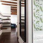 Youhosty - Charming 2-Bed Flat With Terrace, Navigli & Duomo