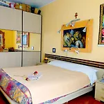 Room, 200M Subway, Navigli Area, Free Park, 10Min Center, No Fee, Shared Bath And Kitchen