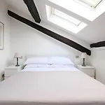 Elegant P.Venezia Attic
