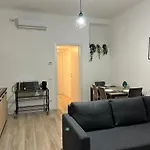 Kibilu - Via Valtellina - Quartiere Isola - Stazione Garibaldi - Monumentale - Vicinanze Brera