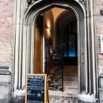 Babila Hostel & Bistrot