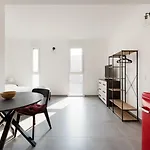 Udine M2 - Bright And Cozy Studio