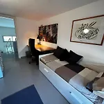 Ampio Loft Su Due Livelli Con Giardino