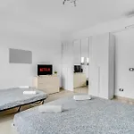 Rog27-Large Apartment With Transport Close To Home-