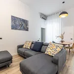 Luxury Apt In City Life