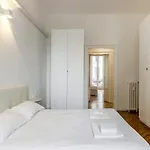 Spacious Apartment In Design District By Easylife