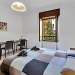 Charming & Bright In The Heart Of Milan - Balcony