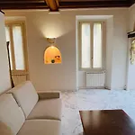 Charming Flat, Central And Close To Metro