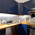 Xenia Apartments - Intimate Apartment 10 Min From Duomo