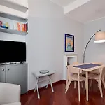 Xenia Apartments - Intimate Apartment 10 Min From Duomo