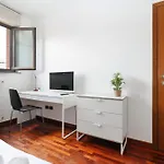 Joivy Lovely 4-Bed Flat With Balcony