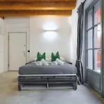 Just Urban Stays - Boutique Apartment With Parking And Gym