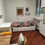 Stanza Nr 2 In Zona Solari In Appartamento Incantevole