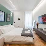 Central Modern 3-Room Flat - Near Metro & Park