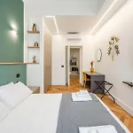 Central Modern 3-Room Flat - Near Metro & Park
