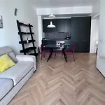 Cute And Central Duomo Apartment - Red
