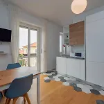Xenia Apartments - Colorful Suite In Citta Studi Area