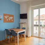 Xenia Apartments - Colorful Suite In Citta Studi Area