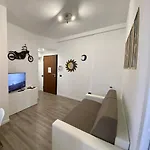 Pomezia 10-Central Apartment