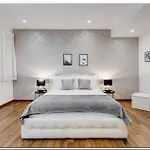 Apartment In Milano-Checkprofile