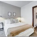 Apartment In Milano-Checkprofile