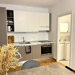 Cozy Apt Near Pta Venezia