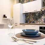 Modern Apartment Ac, Wifi Next To 2 Metro Line Stations And City Life Area