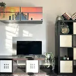 Red House - Beautiful Apartment - Metro M1