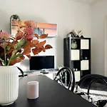 Red House - Beautiful Apartment - Metro M1